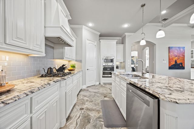 305 Toulouse Lane, Heath, TX 75032