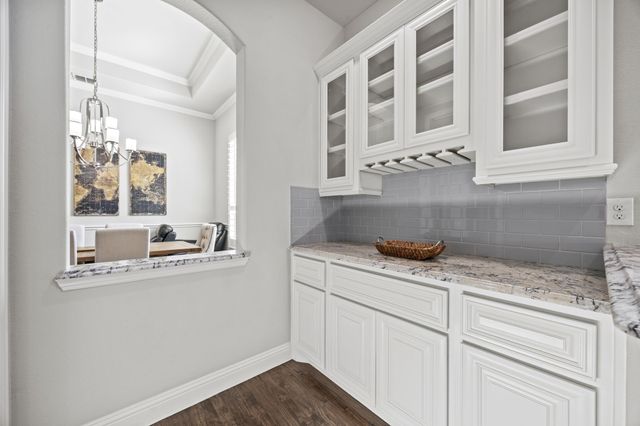 305 Toulouse Lane, Heath, TX 75032