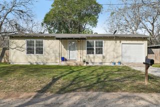 714 S Milam St, Seguin, TX 78155