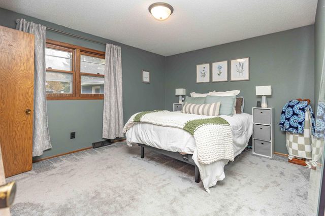 725 31st Street N, Fargo, ND 58102