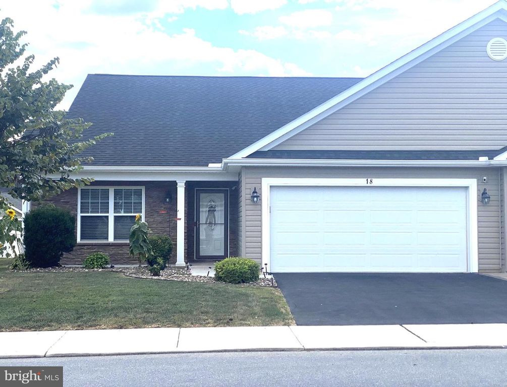 18 CHAGRIN DR, Falling Waters, WV 25419