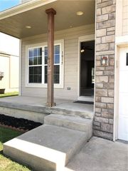 1015 Tamarisk Drive, Leavenworth, KS 66048