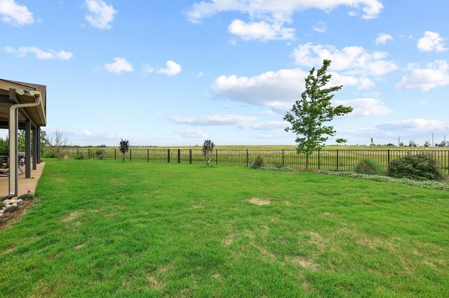 1605 Covered Bridge Court, Gunter, TX 75058