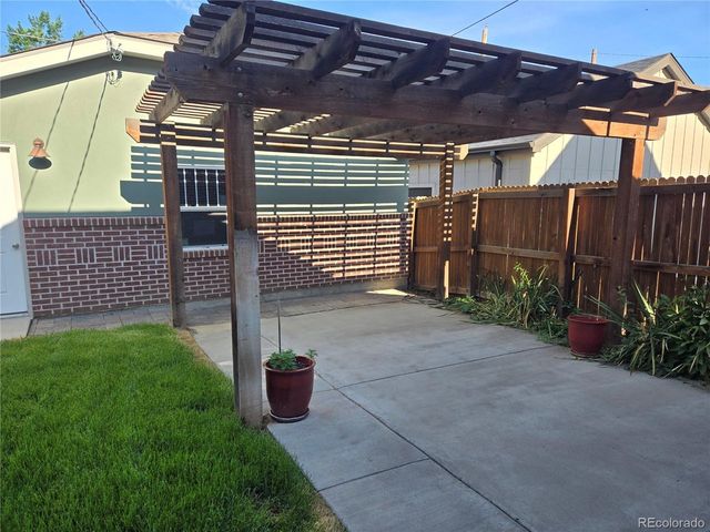 2245 Holly St, Denver, CO 80207