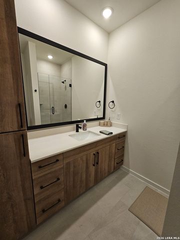 719 E Locust St Unit 3111, San Antonio, TX 78212