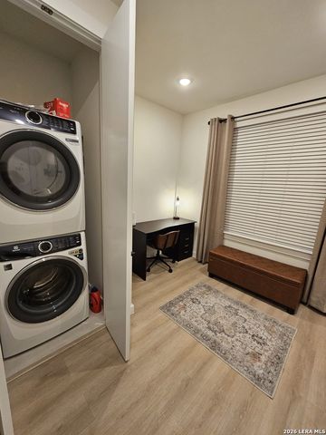 719 E Locust St Unit 3111, San Antonio, TX 78212