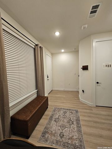 719 E Locust St Unit 3111, San Antonio, TX 78212