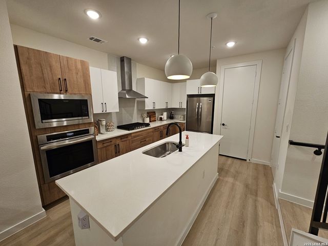 719 E Locust St Unit 3111, San Antonio, TX 78212