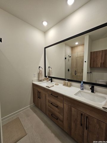 719 E Locust St Unit 3111, San Antonio, TX 78212