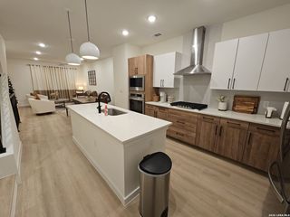 719 E Locust St Unit 3111, San Antonio, TX 78212