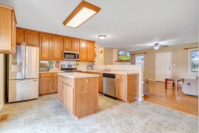 1905 Mount Joy RD, Buchanan, VA 24066