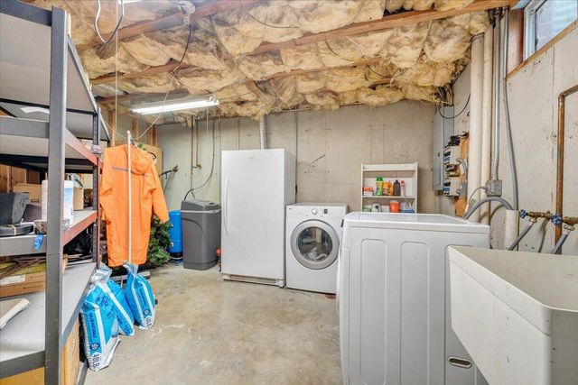 1905 Mount Joy RD, Buchanan, VA 24066