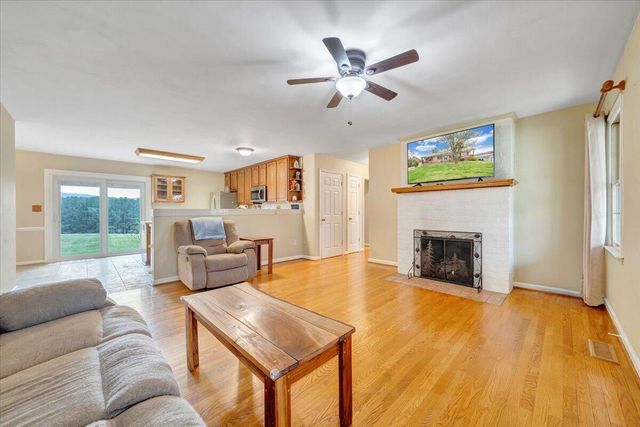 1905 Mount Joy RD, Buchanan, VA 24066