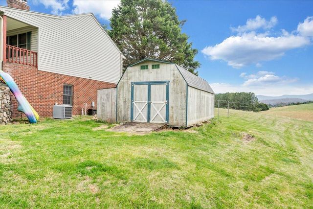 1905 Mount Joy RD, Buchanan, VA 24066