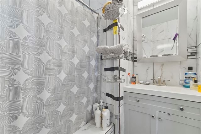 1147 Fedora Street, Los Angeles, CA 90006