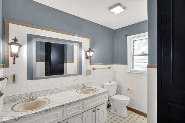 826 Yorkshire Road, Anderson, IN 46012