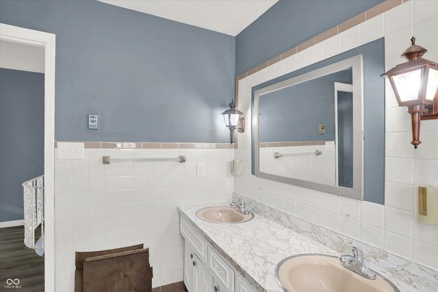 826 Yorkshire Road, Anderson, IN 46012