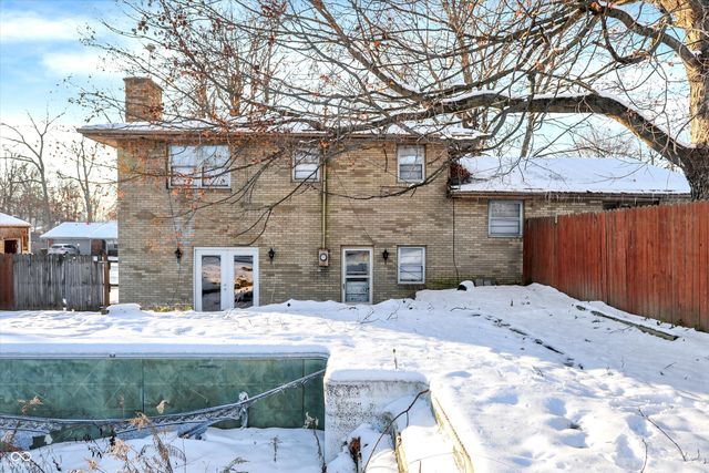 826 Yorkshire Road, Anderson, IN 46012