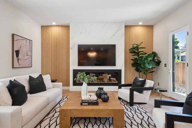 215 Lauella Court, Mountain View, CA 94041