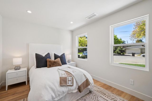 215 Lauella Court, Mountain View, CA 94041