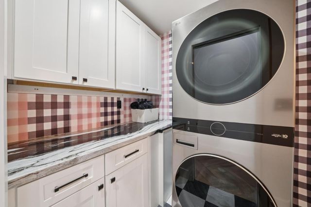 215 Lauella Court, Mountain View, CA 94041