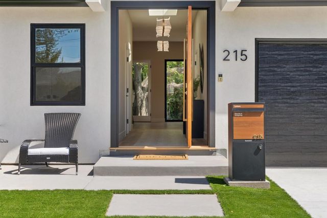 215 Lauella Court, Mountain View, CA 94041