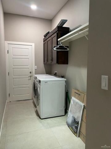 3105 Bobcat Avenue, Edinburg, TX 78542