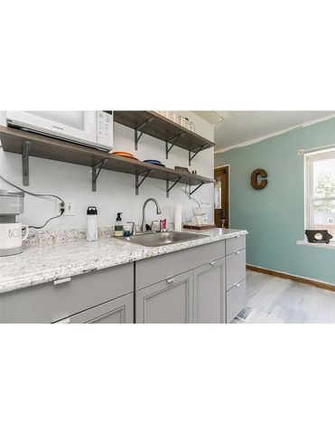 3010 Johnson Avenue NW, Cedar Rapids, IA 52405