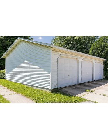 3010 Johnson Avenue NW, Cedar Rapids, IA 52405