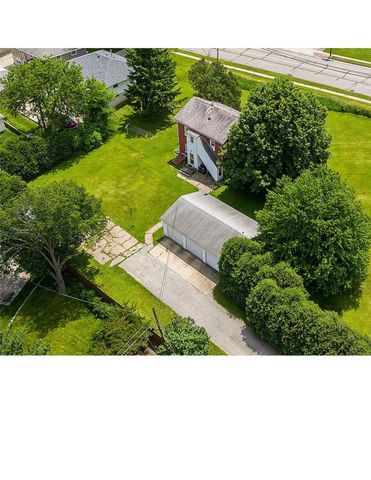 3010 Johnson Avenue NW, Cedar Rapids, IA 52405