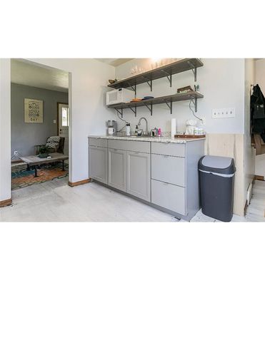 3010 Johnson Avenue NW, Cedar Rapids, IA 52405