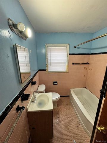 19455 Avon Avenue, Detroit, MI 48219