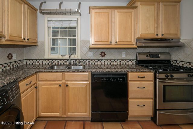 2727 Riedling Dr 8, Louisville, KY 40206