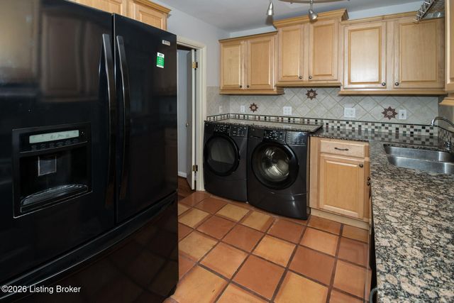 2727 Riedling Dr 8, Louisville, KY 40206