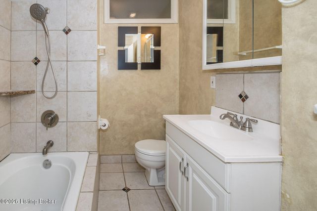 2727 Riedling Dr 8, Louisville, KY 40206