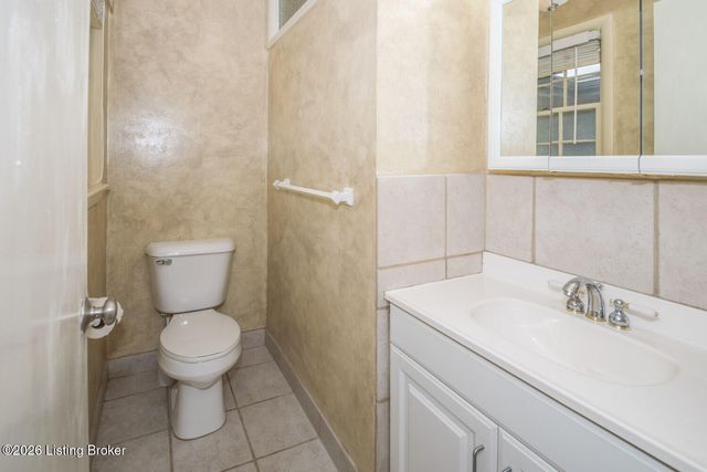 2727 Riedling Dr 8, Louisville, KY 40206