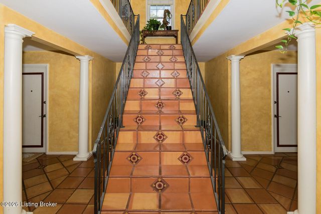 2727 Riedling Dr 8, Louisville, KY 40206