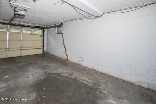 2727 Riedling Dr 8, Louisville, KY 40206