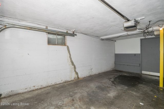 2727 Riedling Dr 8, Louisville, KY 40206