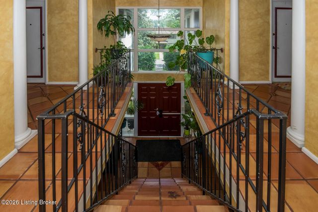 2727 Riedling Dr 8, Louisville, KY 40206