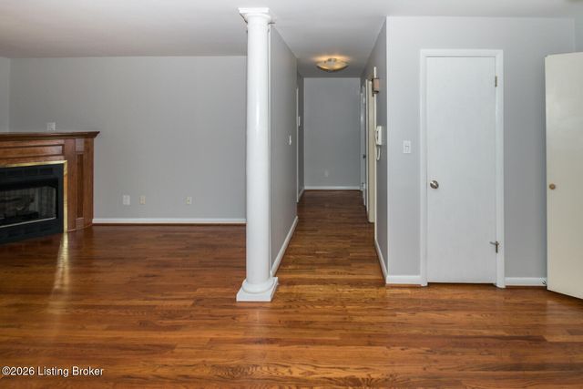 2727 Riedling Dr 8, Louisville, KY 40206