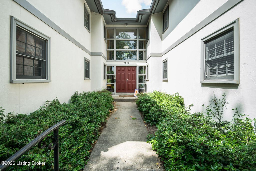 2727 Riedling Dr 8, Louisville, KY 40206