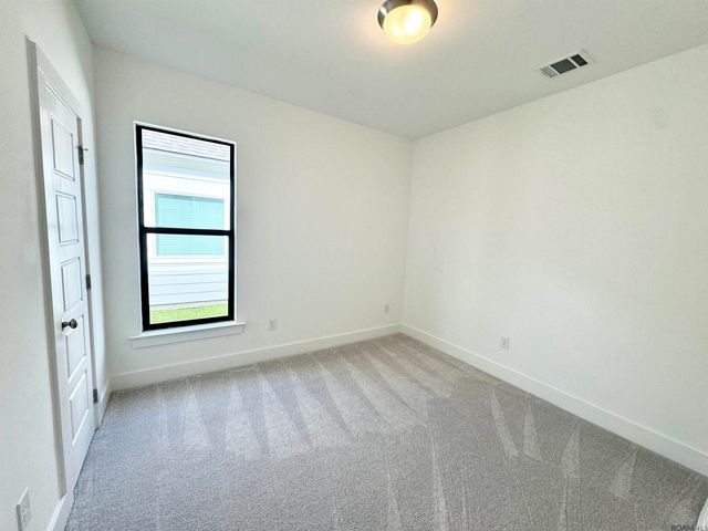 9986 Couret Dr, Baton Rouge, LA 70818