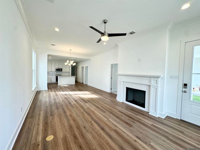 9986 Couret Dr, Baton Rouge, LA 70818