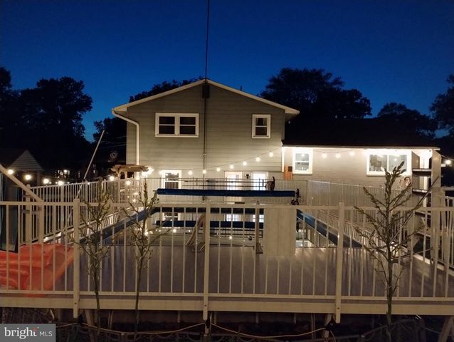8827 CAMFIELD DR, Alexandria, VA 22308