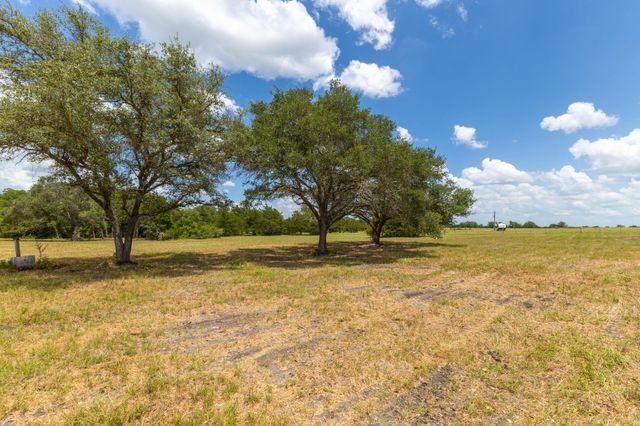 1021 E Old Hallettsville RD, Flatonia, TX 78941