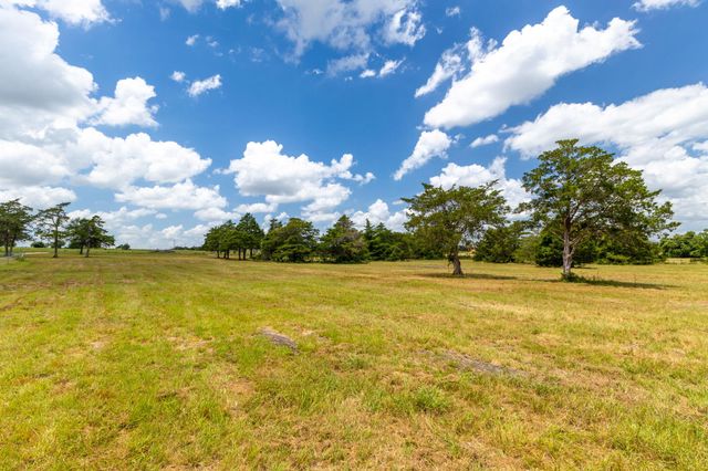 1021 E Old Hallettsville RD, Flatonia, TX 78941
