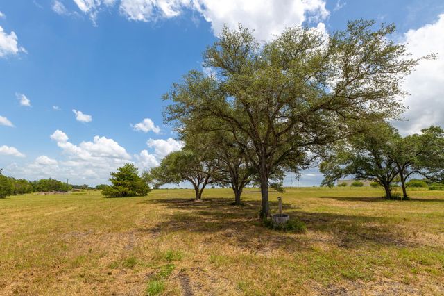 1021 E Old Hallettsville RD, Flatonia, TX 78941