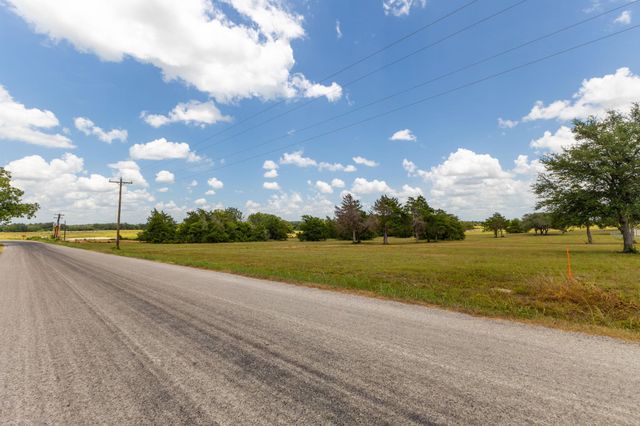 1021 E Old Hallettsville RD, Flatonia, TX 78941