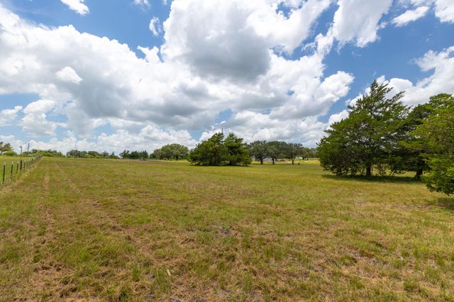 1021 E Old Hallettsville RD, Flatonia, TX 78941